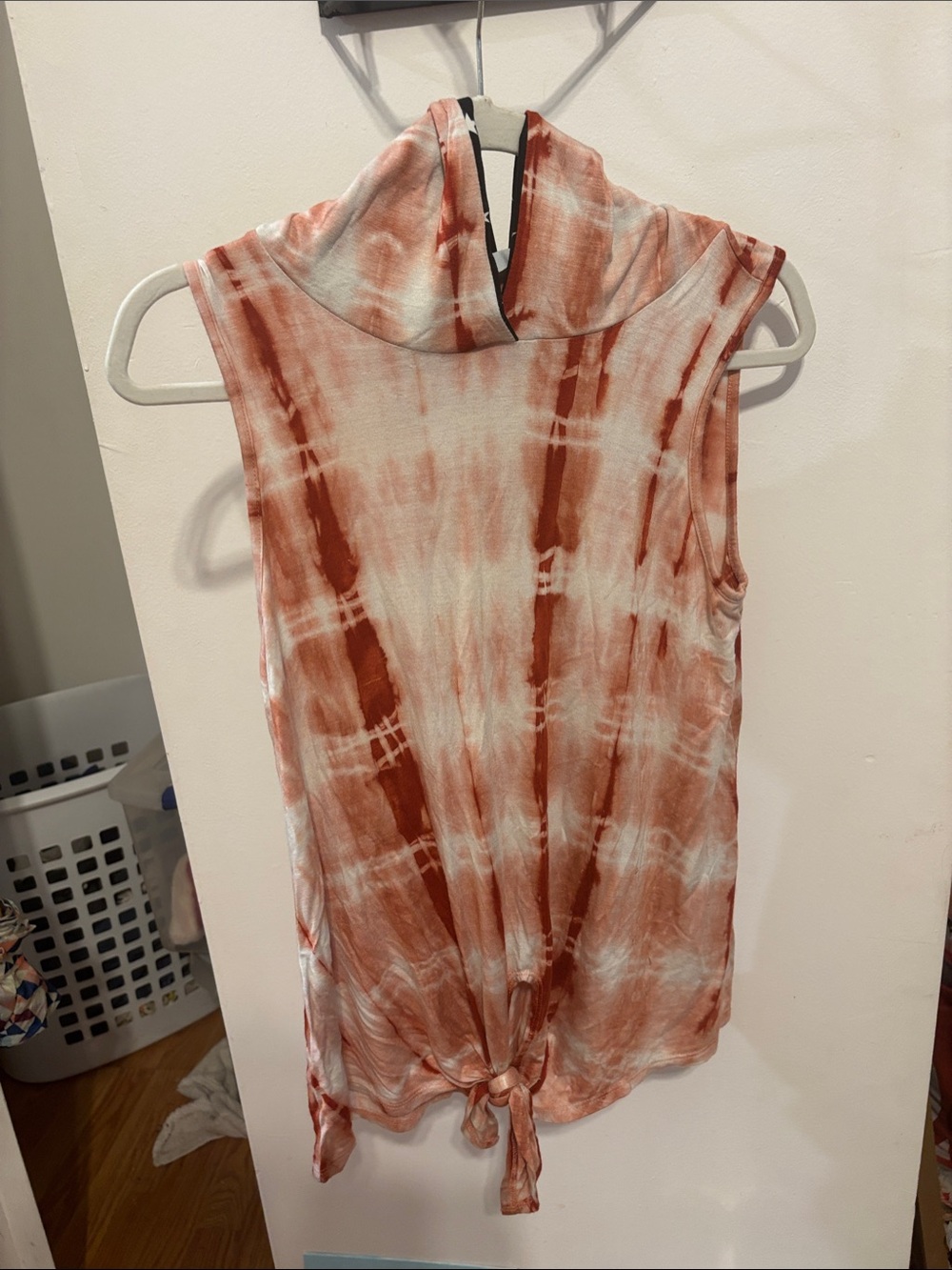 Sleeveless Tie-Front Mock Neck Tank Top in Rust Tie-Dye